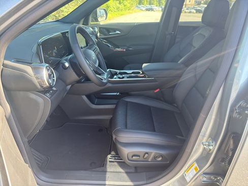 New 2026 Chevrolet Equinox LT w/ Convenience Package II FWD image 8