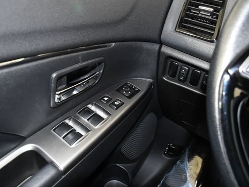 Used 2022 Mitsubishi Outlander Sport ES AWD/4WD image 32