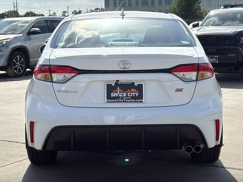 Certified 2025 Toyota Corolla SE FWD image 4