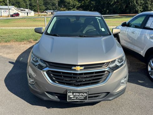 Used 2019 Chevrolet Equinox LT FWD image 2