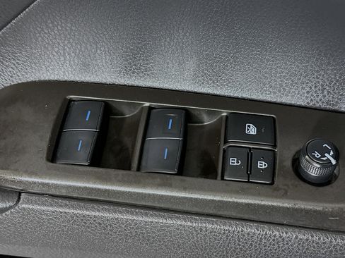 Used 2023 Toyota Camry SE image 14