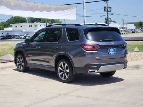 Used 2025 Honda Pilot Elite image 7