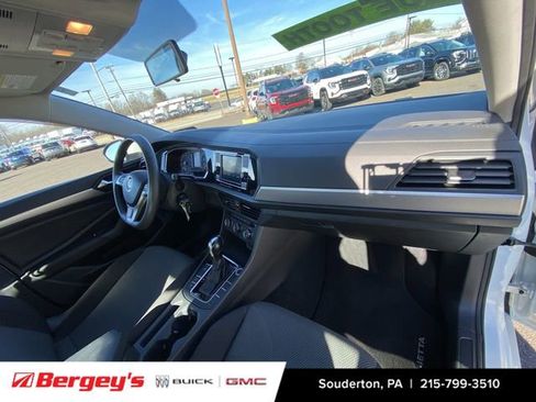 Used 2021 Volkswagen Jetta SE image 32