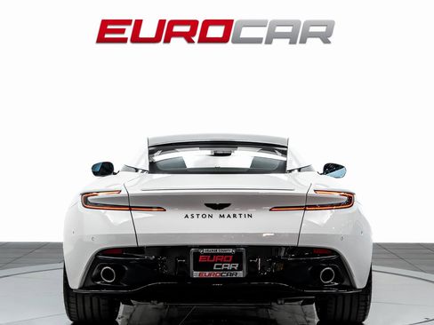 Used 2024 Aston Martin DB12 Coupe image 4