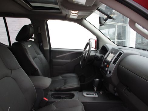 Used 2020 Nissan Frontier PRO-4X image 28