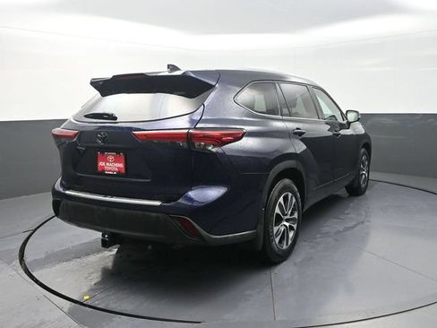 Used 2022 Toyota Highlander XLE w/ Protection Package #3 (TMS) AWD/4WD image 8