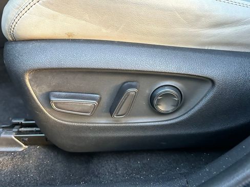 Used 2022 Toyota RAV4 XLE Premium image 16