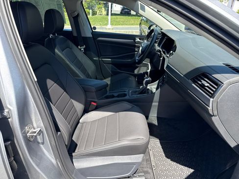 Certified 2023 Volkswagen Jetta SE w/ Panoramic Sunroof Package FWD image 41