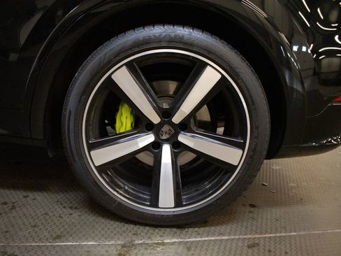 Certified 2025 Porsche Cayenne Turbo AWD/4WD image 14