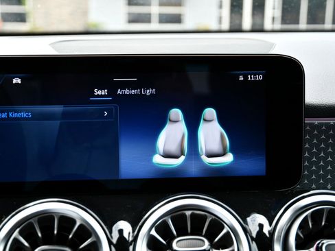 Used 2024 Mercedes-Benz GLB 250 image 22