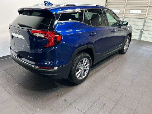 Used 2022 GMC Terrain SLT AWD/4WD image 3