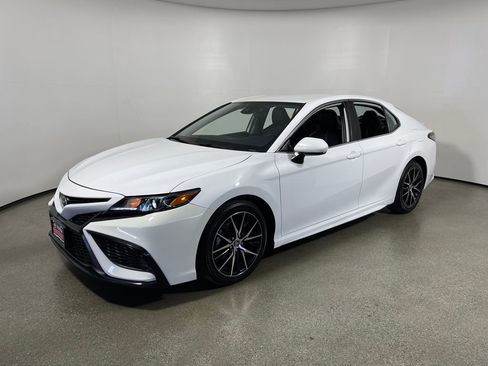 Certified 2022 Toyota Camry SE image 7