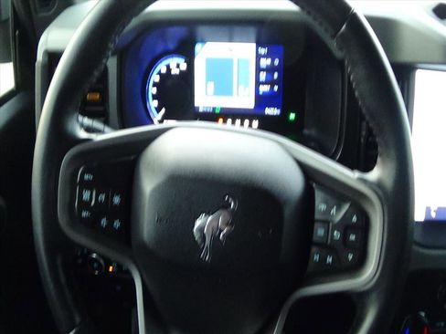 Used 2023 Ford Bronco Badlands image 18