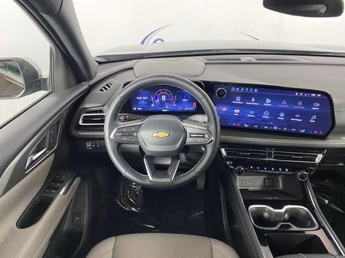 Certified 2025 Chevrolet Traverse LT image 16