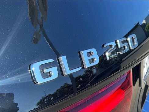 Used 2025 Mercedes-Benz GLB 250 image 9