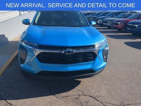 Used 2025 Chevrolet Trax LS w/ LS Convenience Package FWD image 12