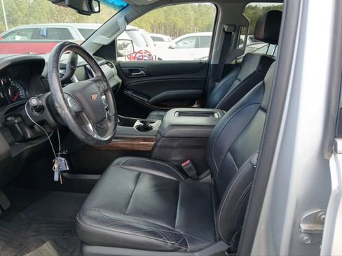 Used 2018 Chevrolet Suburban LT image 5