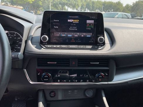Used 2025 Nissan Rogue SV w/ SV Premium Package FWD image 11