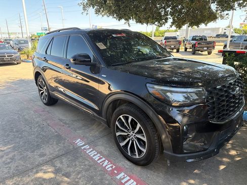 Used 2025 Ford Explorer ST-Line w/ Premium Package RWD image 4