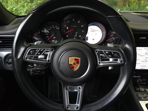Used 2018 Porsche 911 Carrera RWD image 31