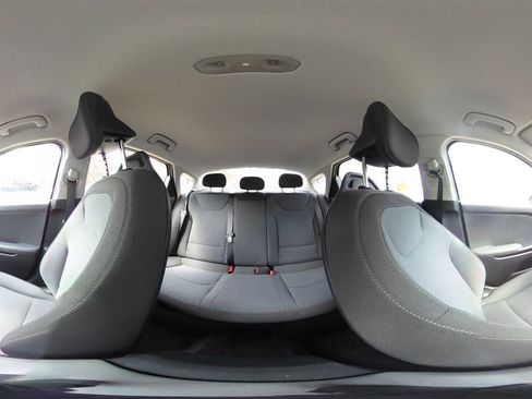 Used 2025 Kia K4 LXS image 42