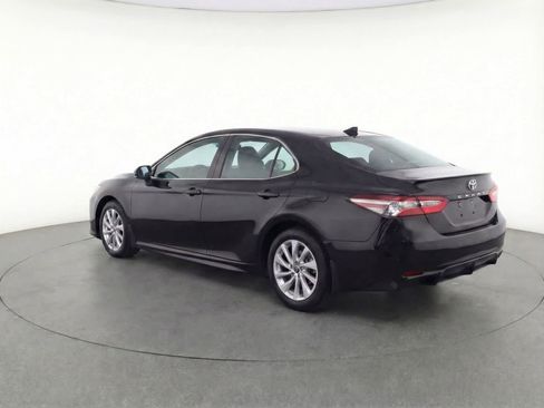 Used 2024 Toyota Camry SE image 3