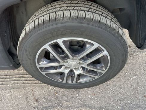 Used 2018 Jeep Compass Latitude w/ Popular Equipment Group image 19