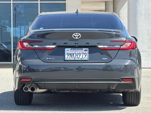 Used 2025 Toyota Camry SE w/ Convenience Package FWD image 5