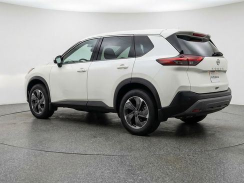 Used 2025 Nissan Rogue SV image 6