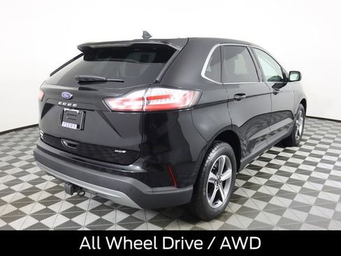 Certified 2024 Ford Edge SEL w/ Convenience Package AWD/4WD image 3