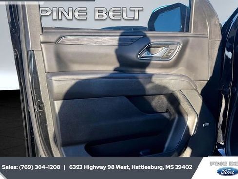 Used 2022 GMC Yukon SLT w/ SLT Luxury Package image 17