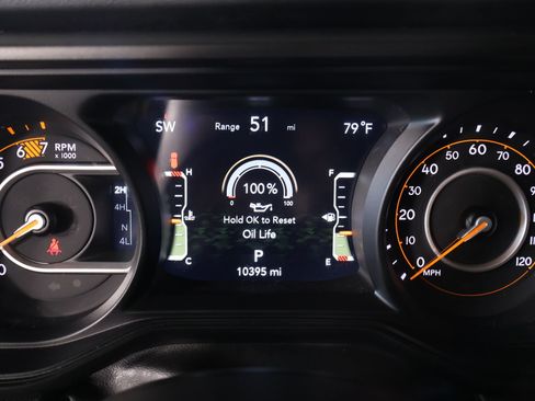 Used 2024 Jeep Wrangler Unlimited Sahara w/ Technology Group AWD/4WD image 4