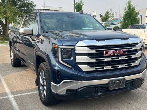 Used 2022 GMC Sierra 1500 SLE AWD/4WD image 2