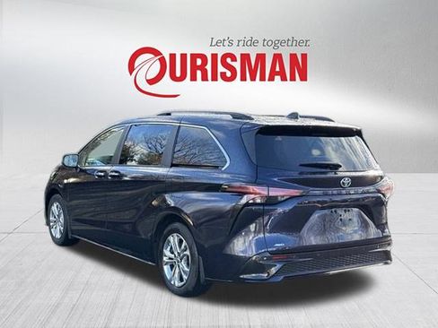 Used 2022 Toyota Sienna XSE image 4