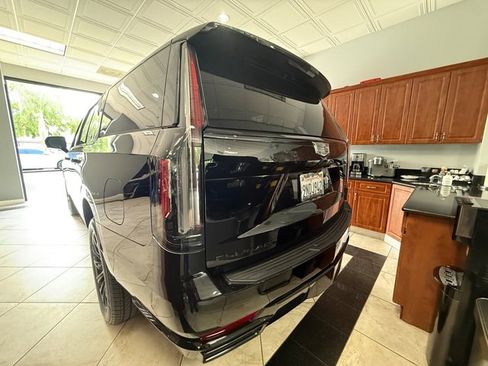 Used 2024 Cadillac Escalade ESV Sport Platinum w/ LPO, ONYX Package image 7