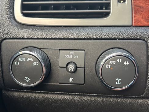 Used 2008 Chevrolet Tahoe LTZ w/ LTZ Preferred Equipment Group image 17