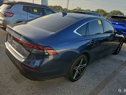 Used 2023 Honda Accord EX image 5