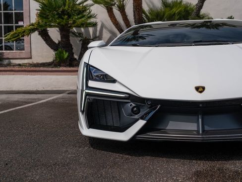 Used 2025 Lamborghini Revuelto image 27