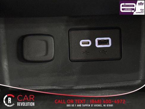 Used 2023 GMC Acadia SLE w/ Driver Convenience Package FWD image 24