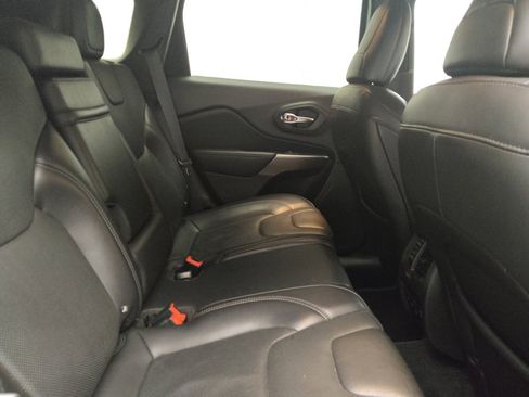 Used 2019 Jeep Cherokee Limited image 19