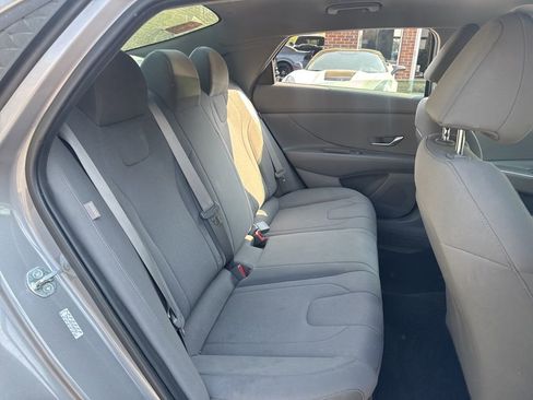 Used 2024 Hyundai Elantra SE image 7