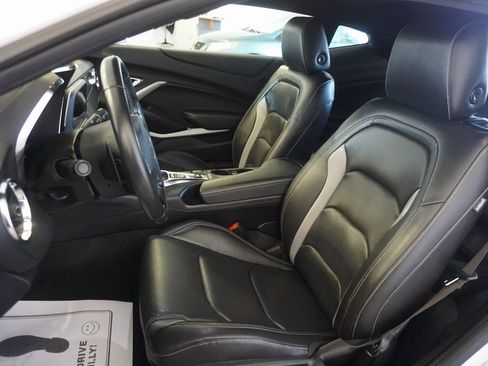 Used 2022 Chevrolet Camaro LT w/ Technology Package image 19