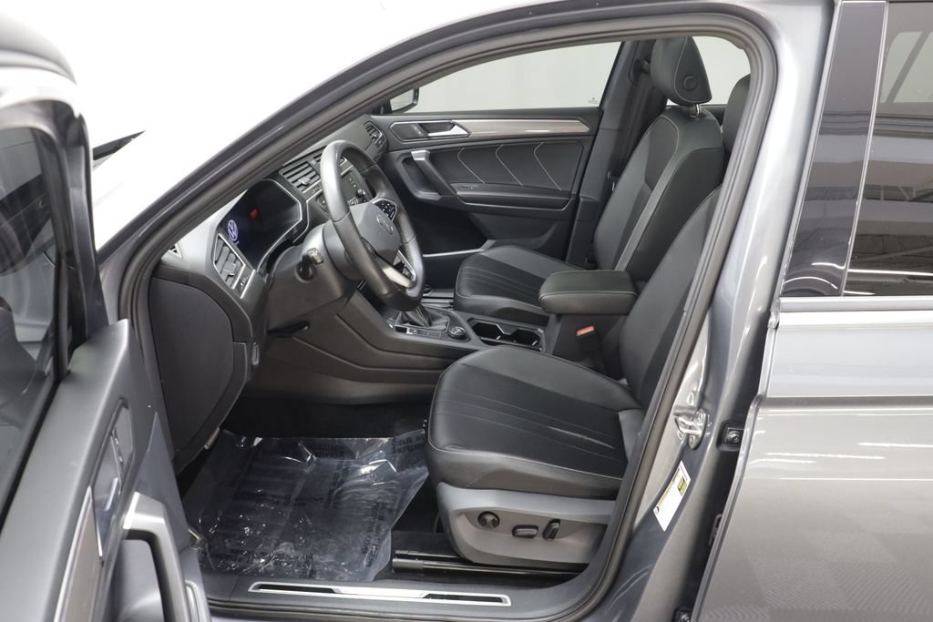 Certified 2024 Volkswagen Tiguan SE R-Line AWD/4WD image 6