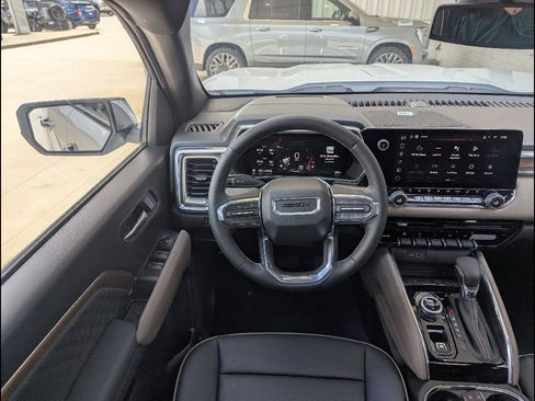 New 2026 GMC Canyon Denali AWD/4WD image 3