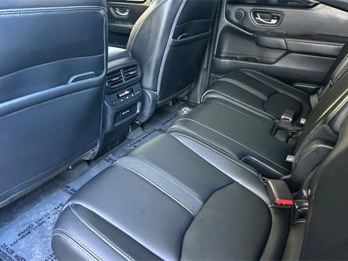 Used 2025 Honda Pilot Touring image 9
