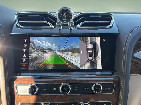 Used 2023 Bentley Bentayga Extended Wheelbase image 44