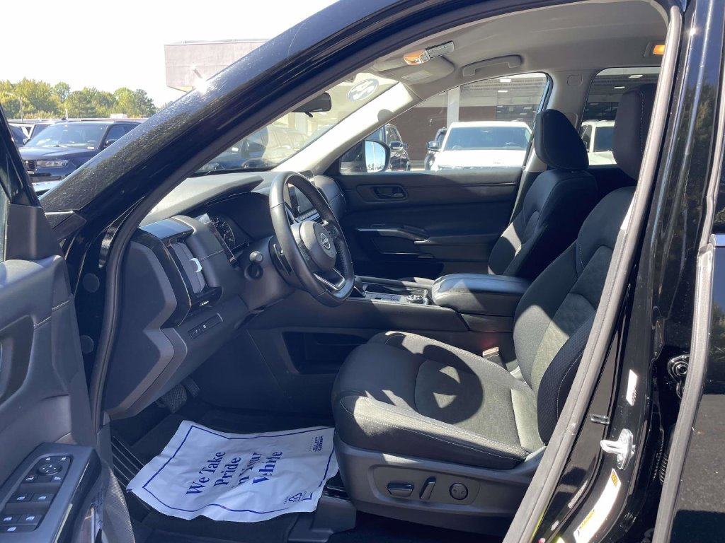 Used 2024 Nissan Pathfinder SV AWD/4WD image 26