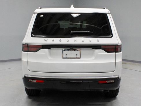 Used 2023 Jeep Wagoneer 2WD image 11