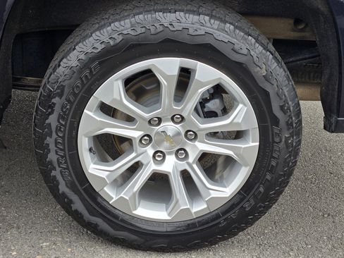 Used 2022 Chevrolet Silverado 1500 LTZ w/ Technology Package image 10