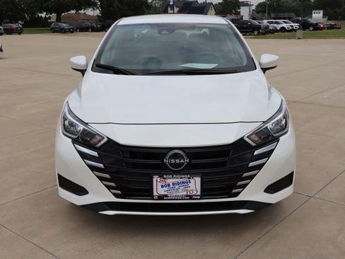 Used 2024 Nissan Versa SV w/ Trunk Package FWD image 2